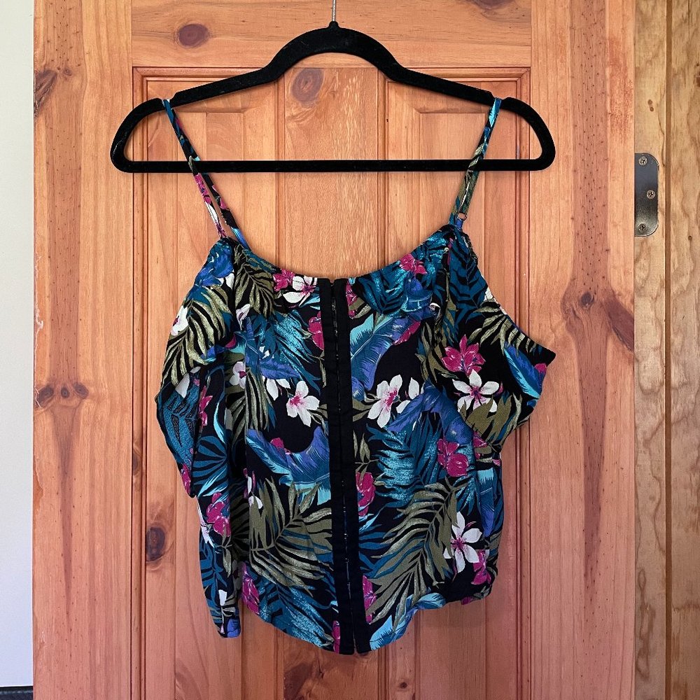 Floral/ Tropical Forever 21 Summer Tops *2 PACK* - Picture 7 of 10